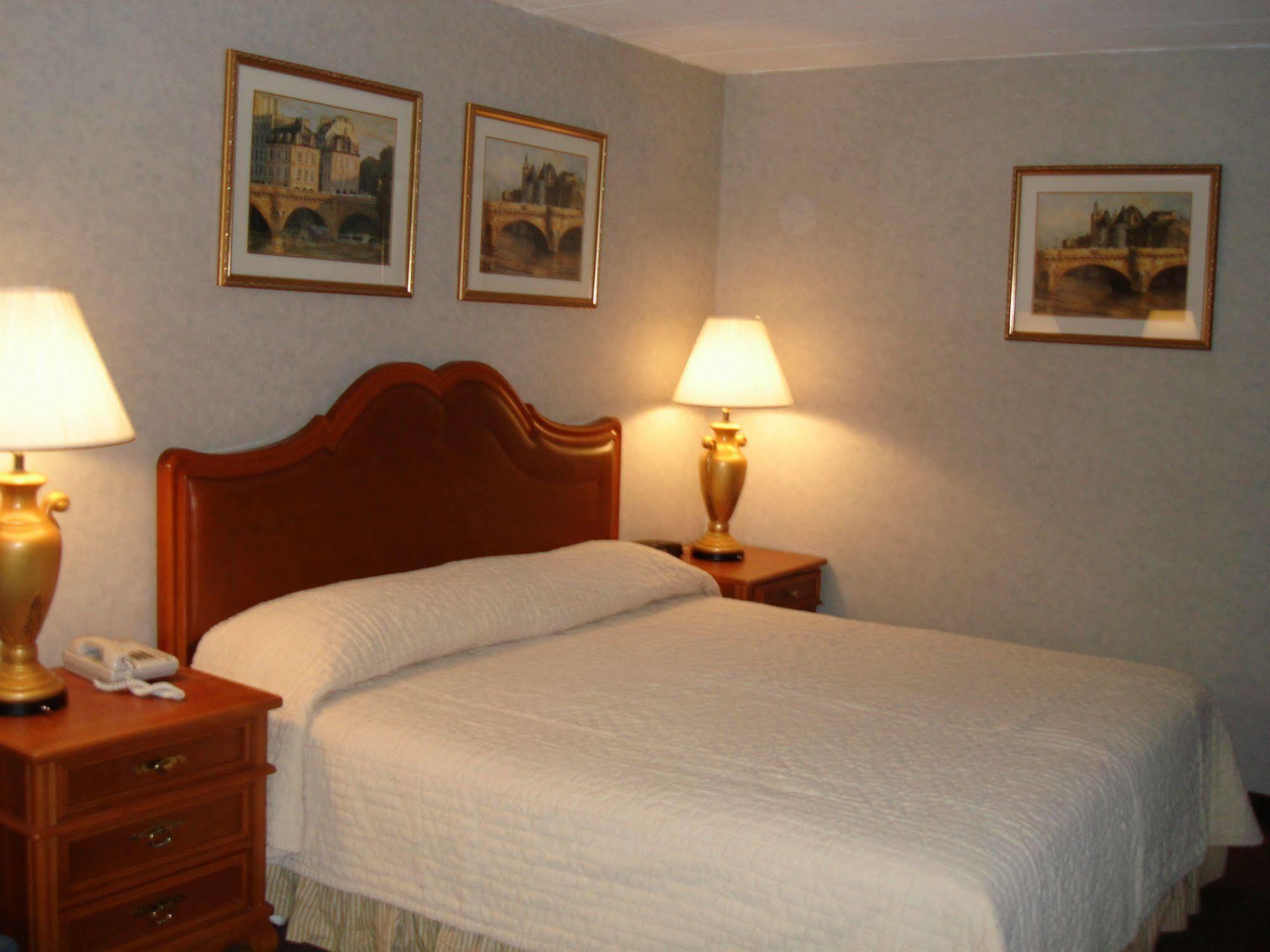 A Victory Inn & Suites - Muskegon Room photo